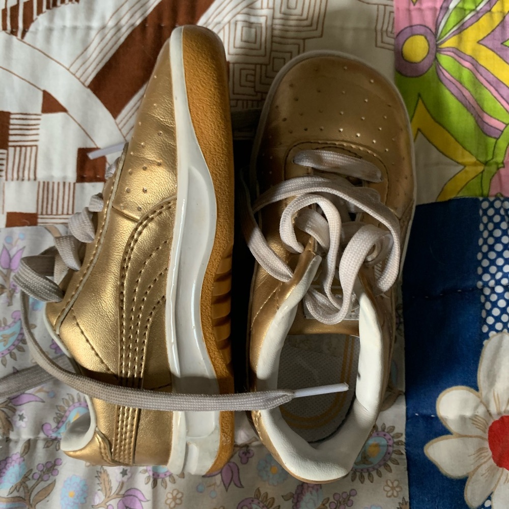 gold pumas